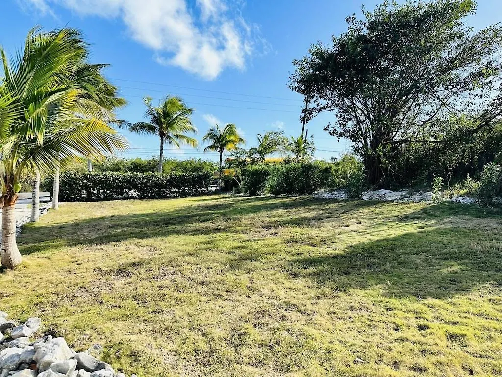 Beautiful Island Villa - Beach Access On Private 2 Acres Moss Town 0*,  バハマ
