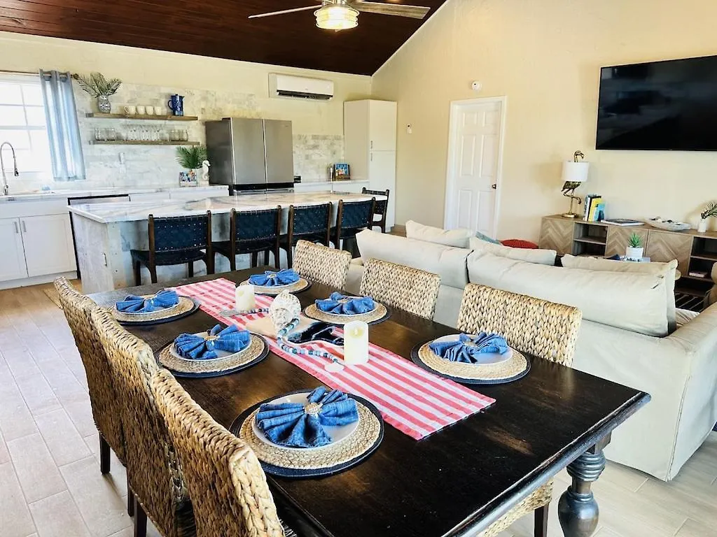 Beautiful Island Villa - Beach Access On Private 2 Acres Moss Town